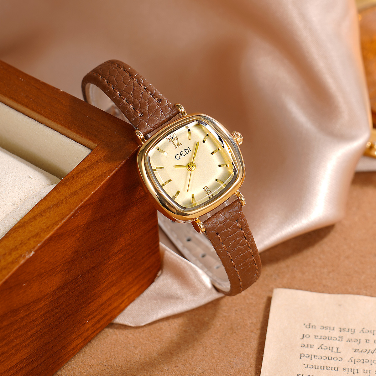 UTHAI 61018 CQ490 Kesederhanaa - Luxury Watch Value ulasan dan harga